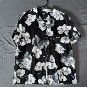 Express short sleeve casual button up shirt size XL pattern